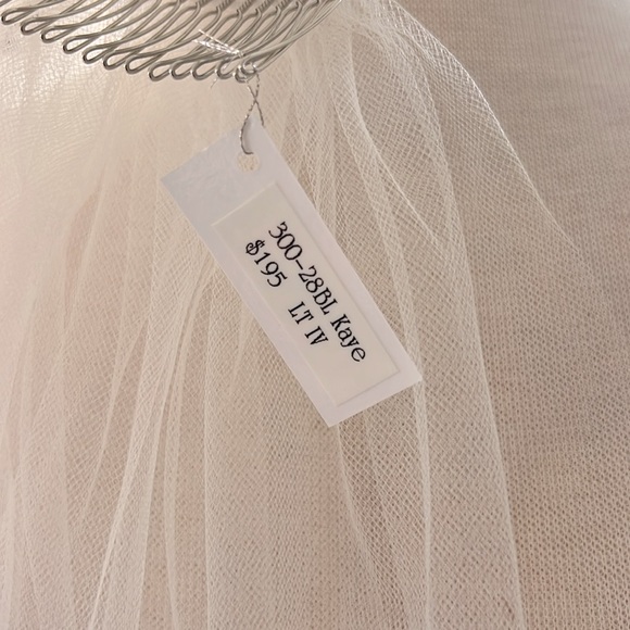 Toni Federici Kaye Veil - Picture 4 of 4